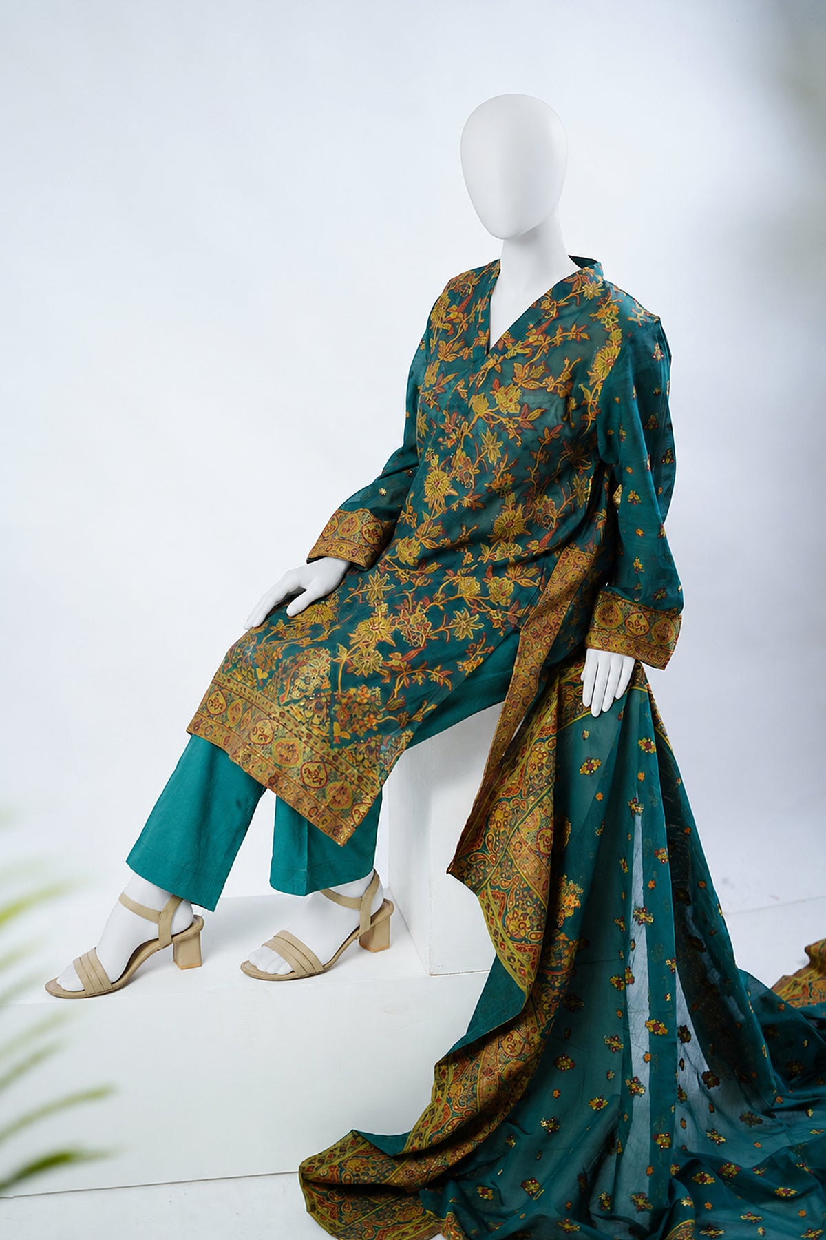 Unstitched 3pc Suit Kani Silk 08
